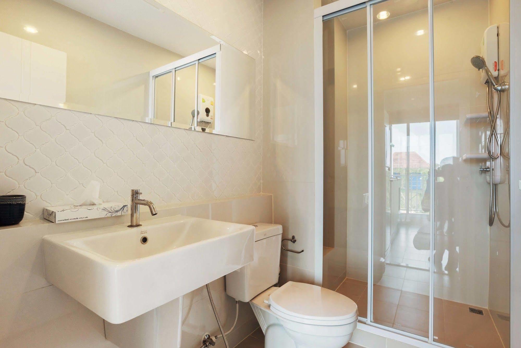 Favstay - The Base Downtown Phuket ภายนอก รูปภาพ